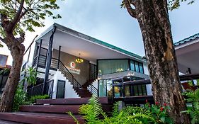 Chiangmai Midpoint Activity Hostel